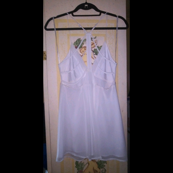 BRAND NEW BCBG White Chiffon Open Back Tank Top - Picture 2 of 9